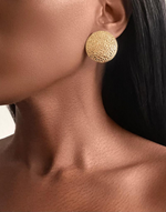 Cargar imagen en el visor de la galería, CLASSIC Gold Circle Stud Earrings
