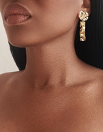 Cargar imagen en el visor de la galería, MINIA Clip-On Long Hanging Earrings Gold
