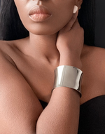 Charger l&#39;image dans la galerie, ÉLA Smooth Bangle Cuff Bracelet Silver
