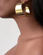 Charger l&#39;image dans la galerie, MEMPHIS Big Wide Gold Hoop Drop Earrings
