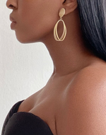 Cargar imagen en el visor de la galería, TARA Clip-On Earrings Triple Hoop
