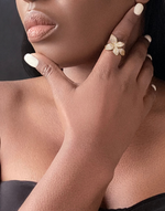 Afbeelding in Gallery-weergave laden, TRUE HAVEN Flower Jewel Ring Gold - Adjustable
