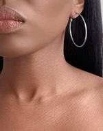 Cargar imagen en el visor de la galería, CAIRO Clip-On Thin Small Hoop Earrings Silver
