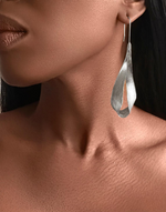Charger l&#39;image dans la galerie, ARISH Long Gingko Silver Water Drop Earrings
