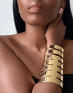 Cargar imagen en el visor de la galería, TIMA Gold Long Wide Stripe Cuff bracelet
