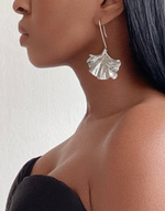 Cargar imagen en el visor de la galería, GINGKO Leaf Drop Earrings Silver
