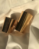 Charger et lire la vidéo dans la visionneuse de la Galerie, CLEOPATRA Large Bangle Bracelet Manchette Gold
