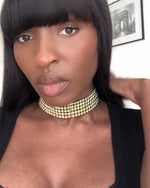 Charger et lire la vidéo dans la visionneuse de la Galerie, BASTET Gold Charm Small Beaded Choker
