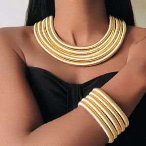 ALEXANDRIA Mehrschichtiges Goldseil-Halsband- und Armband-Set